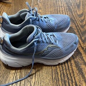 Saucony running sneakers great condition size 11